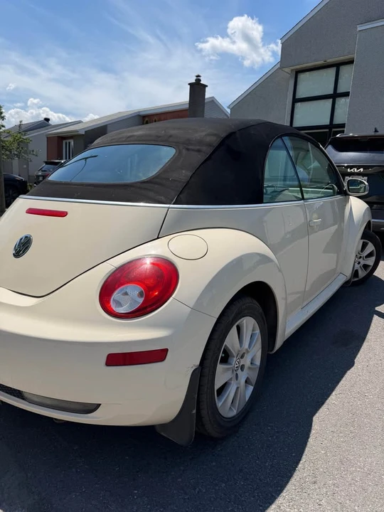 2010 Volkswagen New Beetle - Image 2 of 7