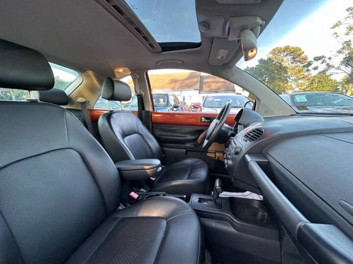 2010 Volkswagen New Beetle - Image 17 of 20