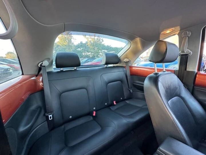 2010 Volkswagen New Beetle - Image 18 of 20