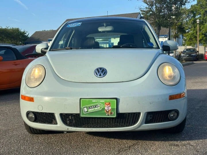 2010 Volkswagen New Beetle - Image 2 of 20