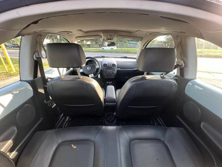 2010 Volkswagen New Beetle - Image 17 of 20