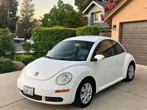 2010 Volkswagen Beetle 1.8T Hatchback 2D