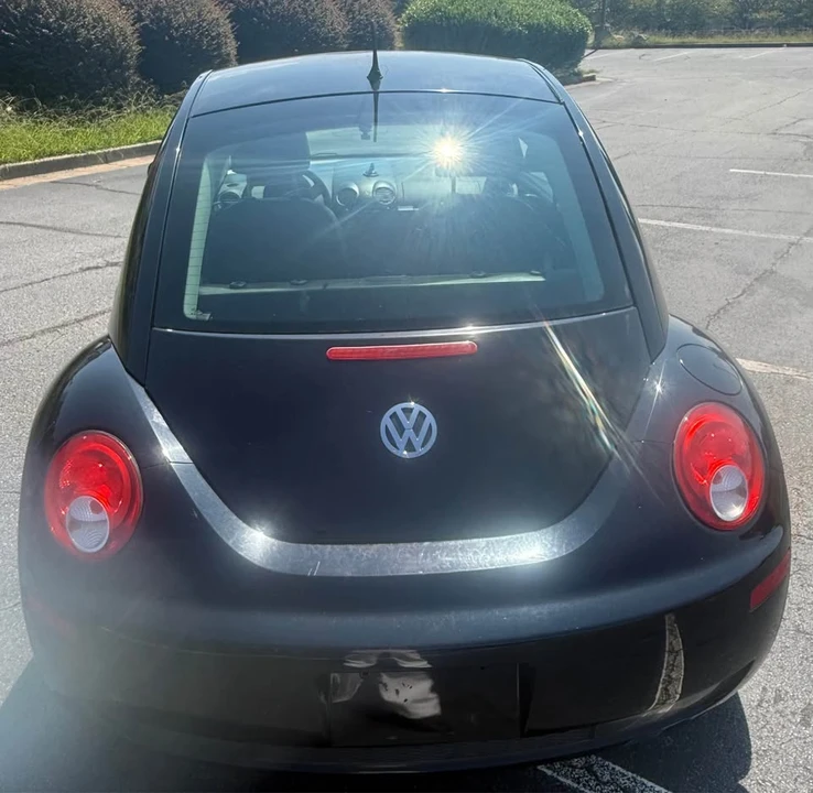 2010 Volkswagen New Beetle - Image 4 of 12