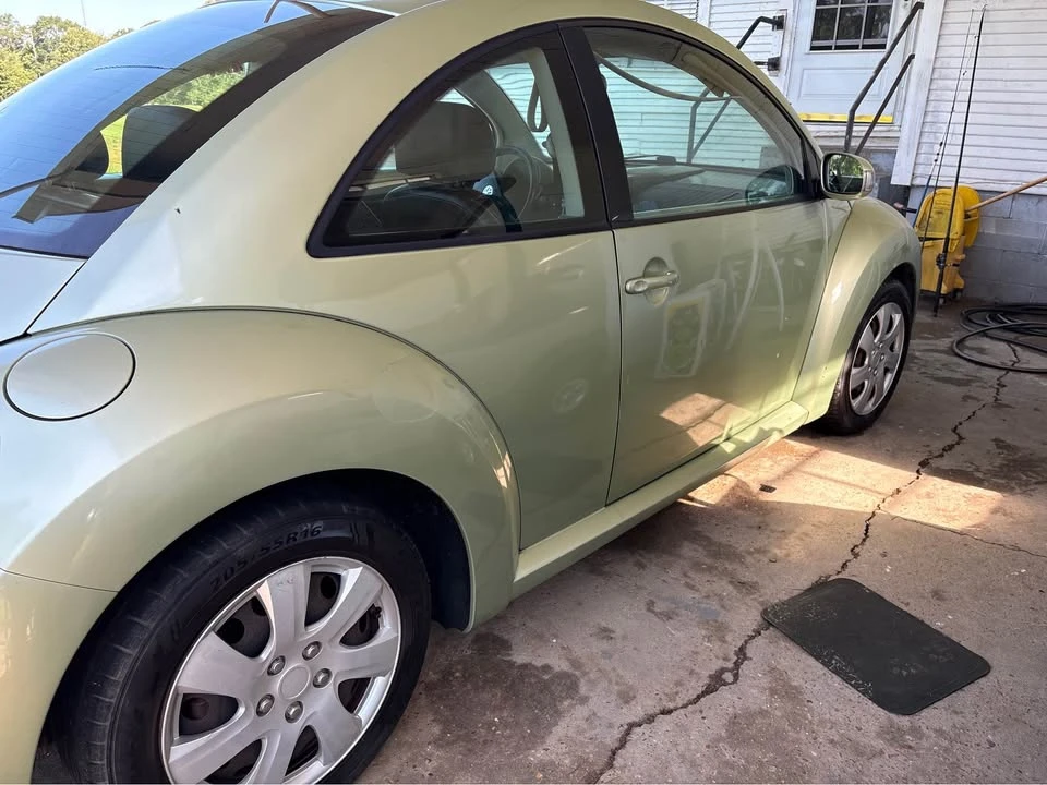 2010 Volkswagen New Beetle - Image 4 of 6