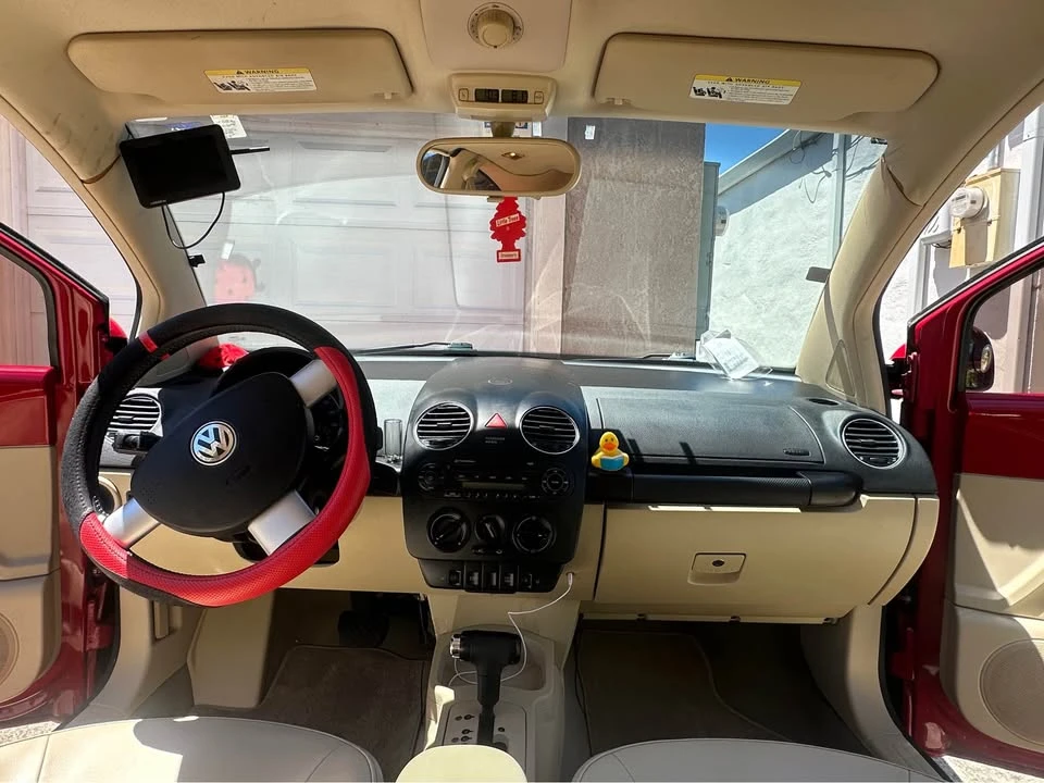 2010 Volkswagen New Beetle - Image 7 of 13