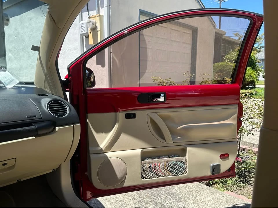 2010 Volkswagen New Beetle - Image 8 of 13