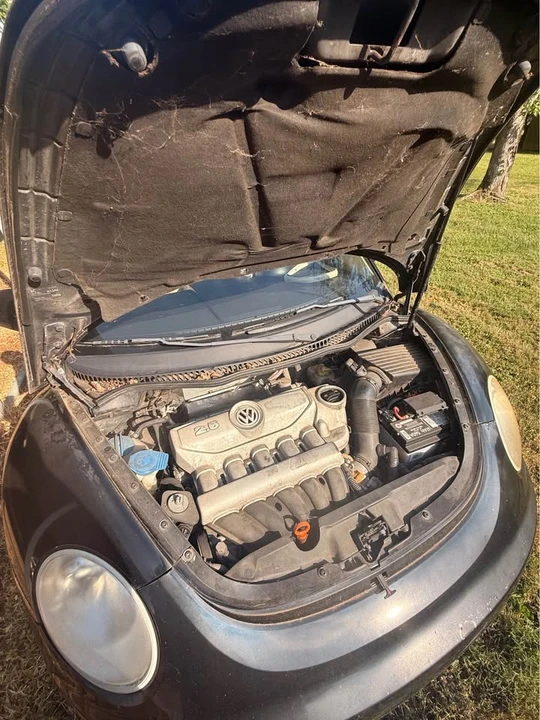 2010 Volkswagen New Beetle - Image 9 of 11