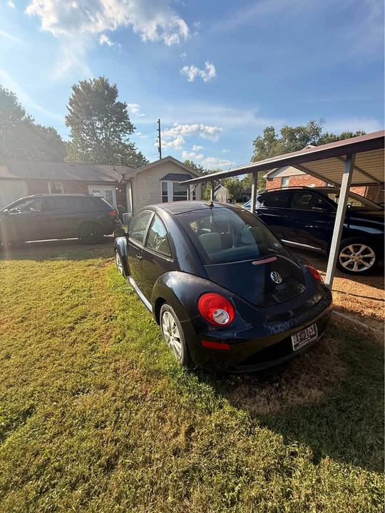 2010 Volkswagen New Beetle - Image 3 of 11