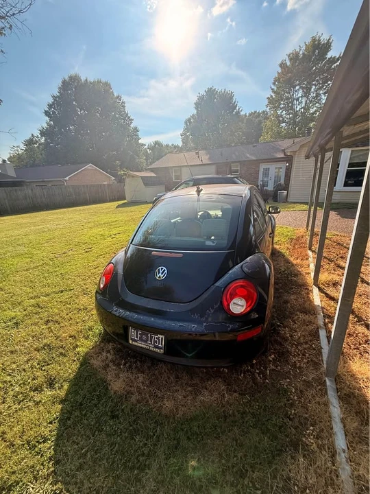 2010 Volkswagen New Beetle - Image 4 of 11