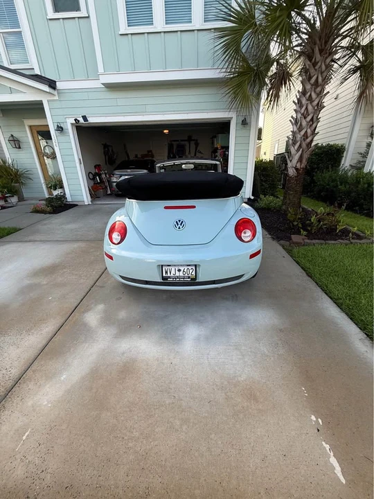 2010 Volkswagen New Beetle - Image 4 of 12
