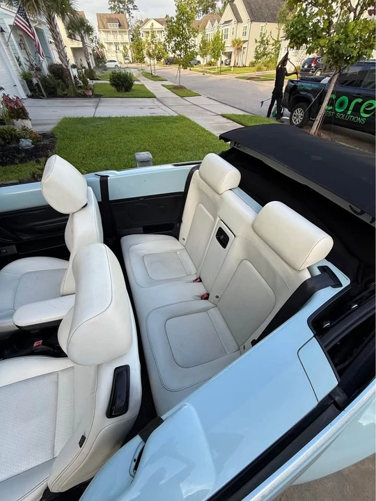 2010 Volkswagen New Beetle - Image 6 of 12