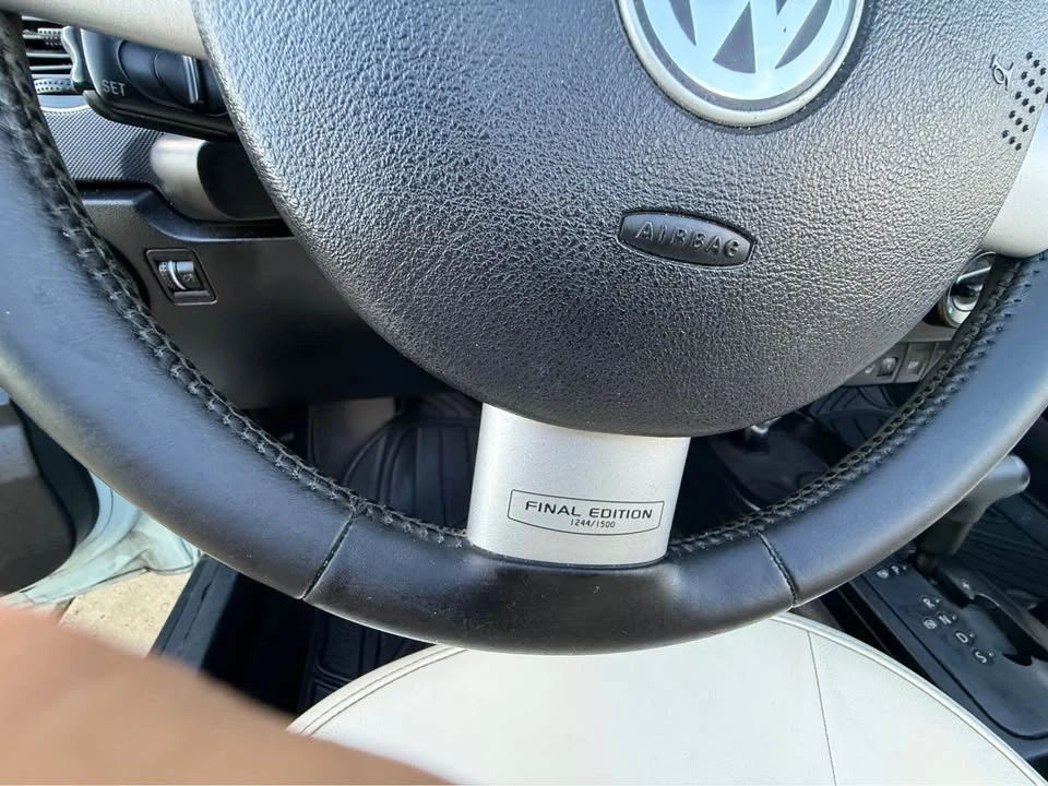 2010 Volkswagen New Beetle - Image 8 of 12