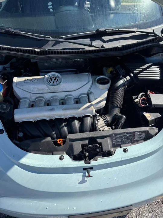 2010 Volkswagen New Beetle - Image 6 of 8