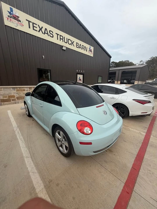 2010 Volkswagen New Beetle - Image 4 of 5