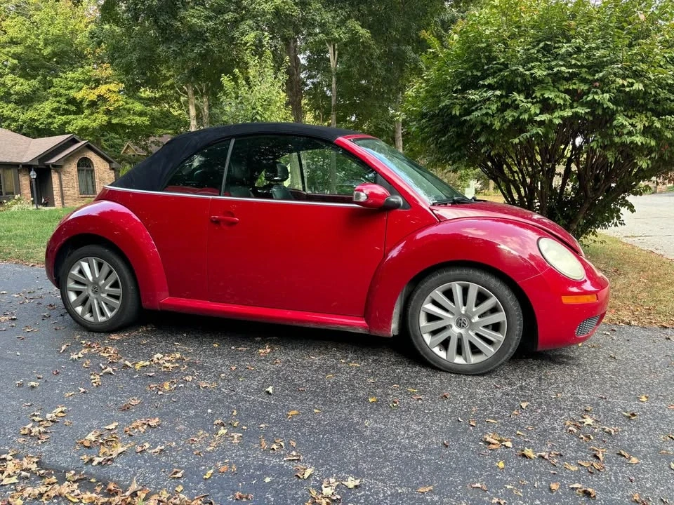 2010 Volkswagen New Beetle - Image 2 of 2