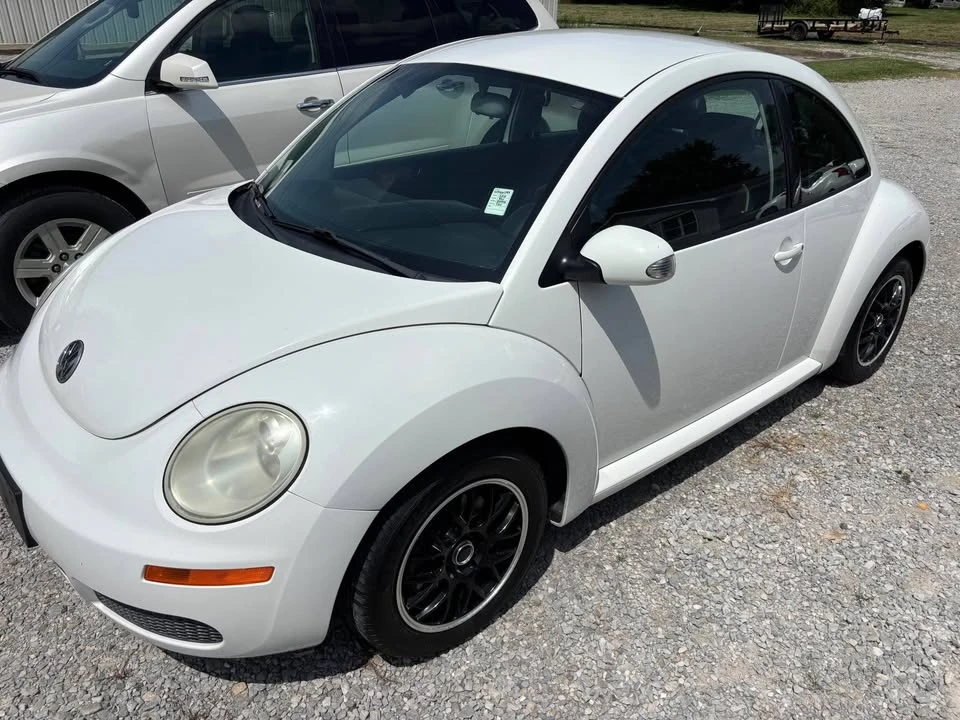2010 Volkswagen New Beetle - Image 2 of 9
