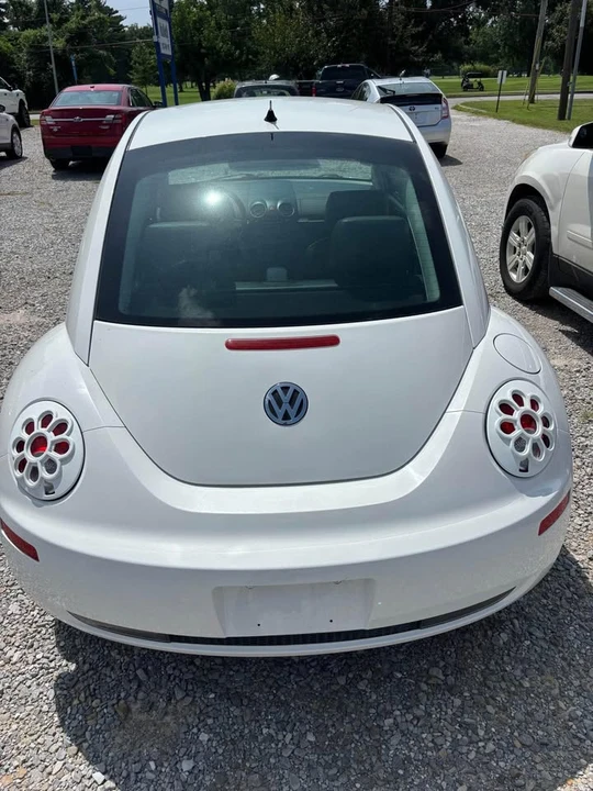 2010 Volkswagen New Beetle - Image 4 of 9