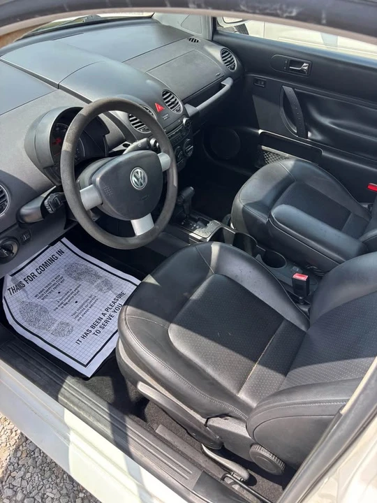 2010 Volkswagen New Beetle - Image 7 of 9