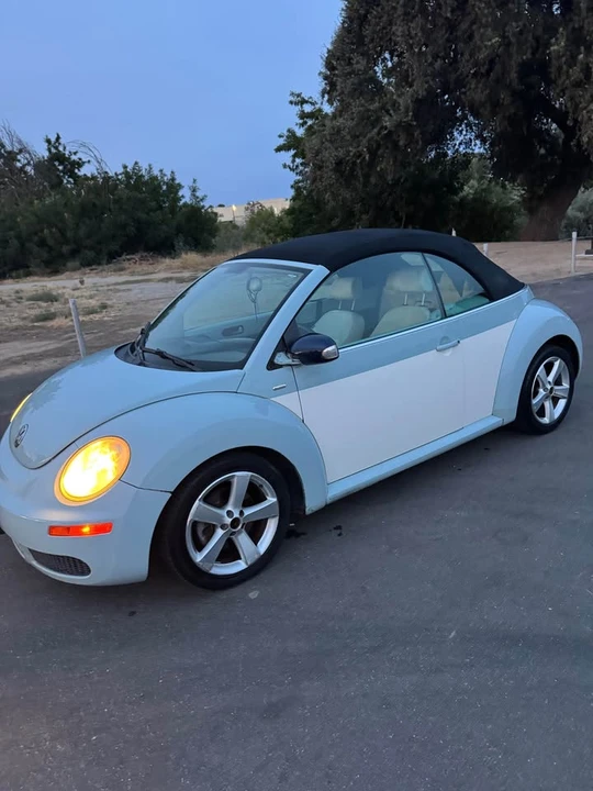2010 Volkswagen New Beetle - Image 3 of 5