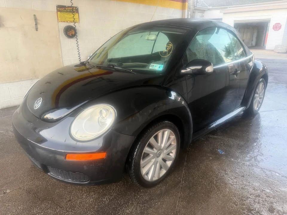 2010 Volkswagen New Beetle - Image 9 of 12