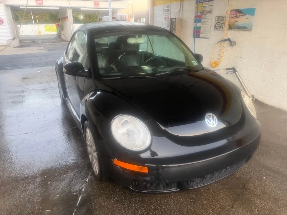 2010 Volkswagen New Beetle - Image 11 of 12