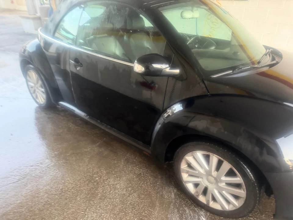 2010 Volkswagen New Beetle - Image 7 of 12