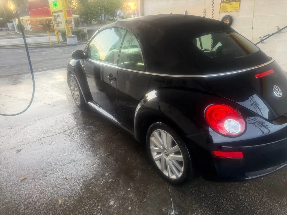 2010 Volkswagen New Beetle - Image 5 of 12