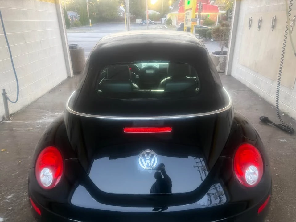 2010 Volkswagen New Beetle - Image 4 of 12