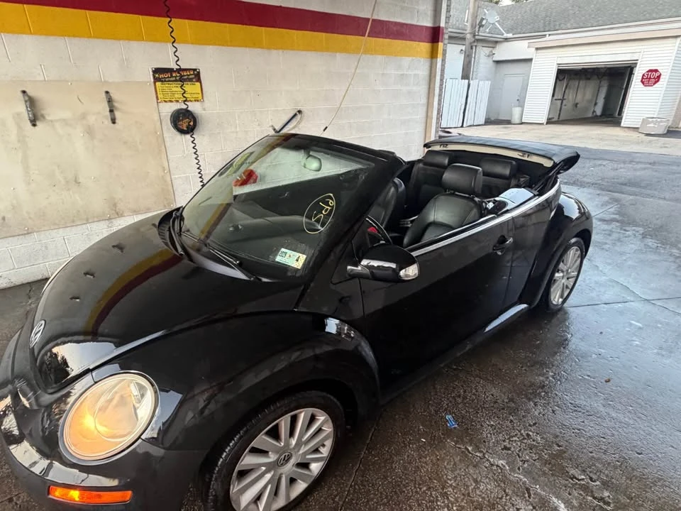 2010 Volkswagen New Beetle - Image 2 of 12