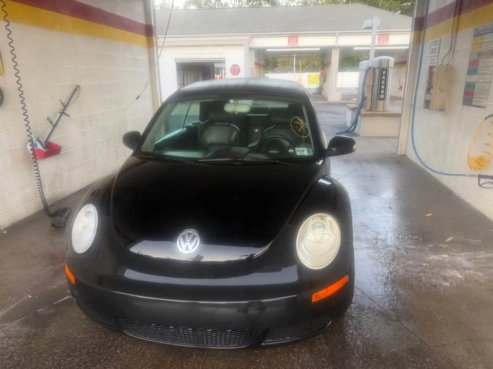 2010 Volkswagen New Beetle - Image 10 of 12