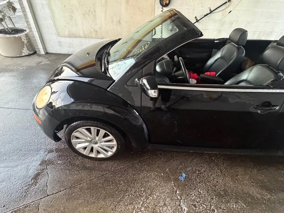 2010 Volkswagen New Beetle - Image 12 of 12