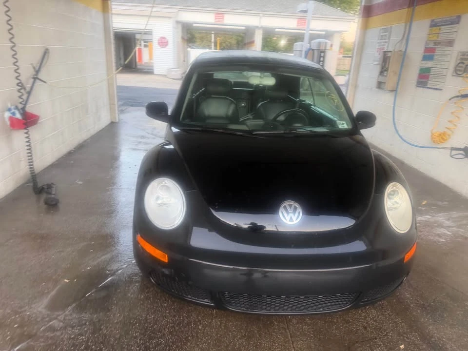 2010 Volkswagen New Beetle - Image 8 of 12