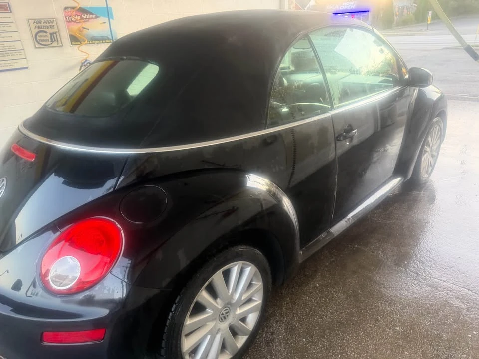 2010 Volkswagen New Beetle - Image 6 of 12