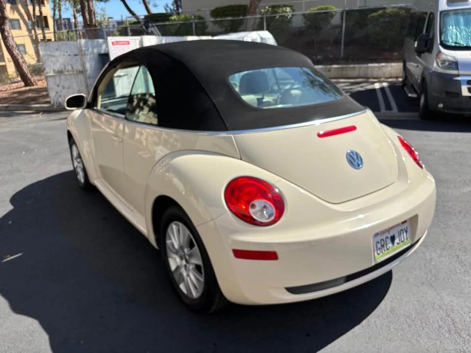 2010 Volkswagen New Beetle - Image 4 of 20