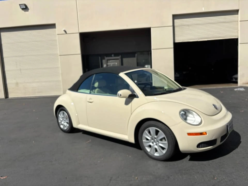 2010 Volkswagen New Beetle - Image 9 of 20