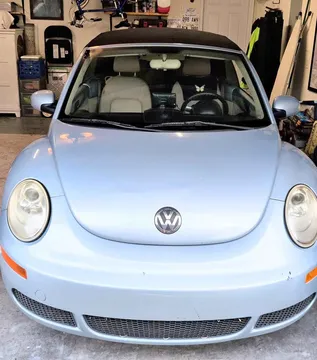 2010 Volkswagen Beetle 2.5L Convertible 2D