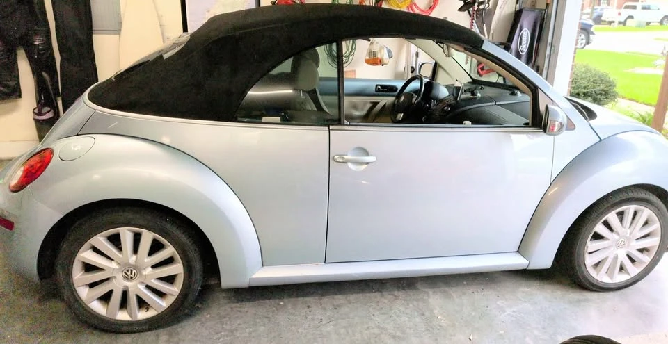 2010 Volkswagen New Beetle - Image 2 of 7