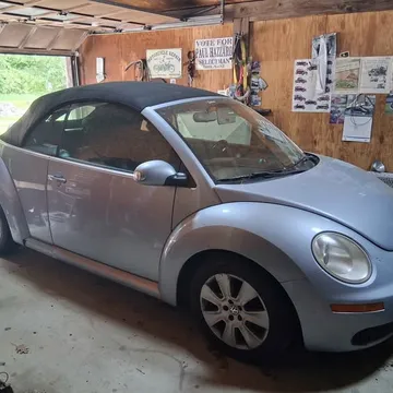 2010 Volkswagen Beetle 2.5L Convertible 2D