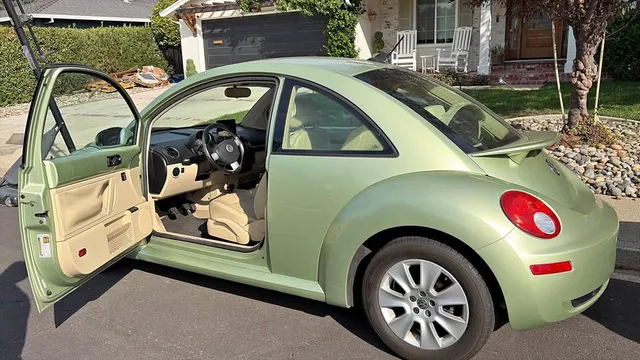 2010 Volkswagen Beetle 2.5L Convertible