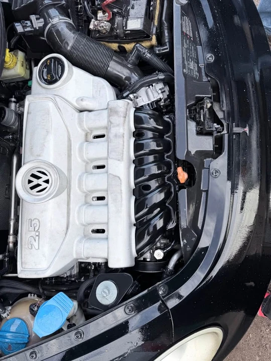 2010 Volkswagen New Beetle - Image 6 of 6