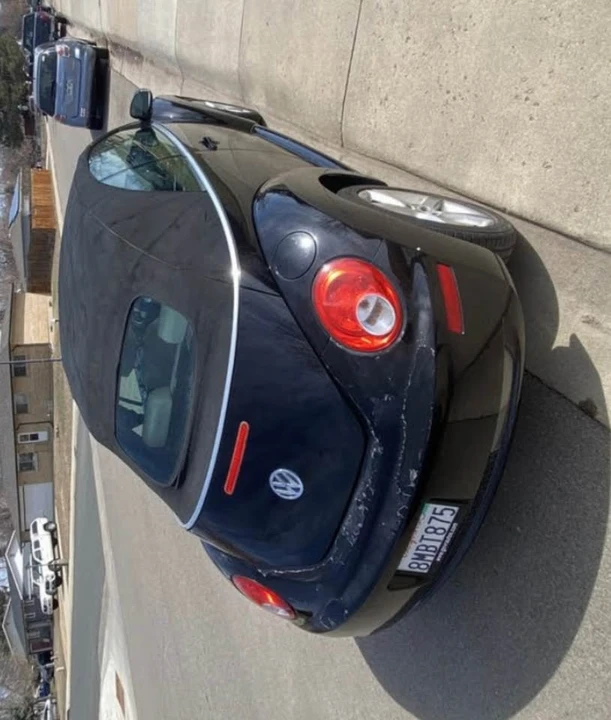 2010 Volkswagen New Beetle - Image 4 of 6