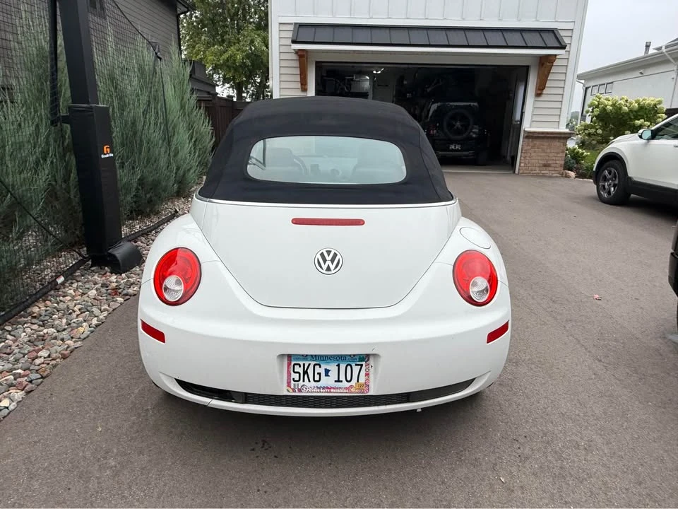 2010 Volkswagen New Beetle - Image 3 of 4