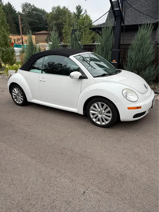 2010 Volkswagen New Beetle - Image 2 of 4