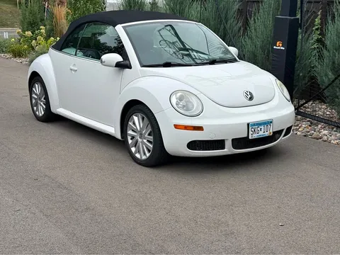 2010 Volkswagen Beetle 2.5L Convertible 2D