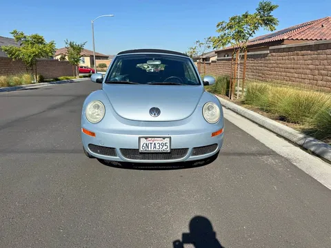 2010 Volkswagen Beetle 2.5L Convertible 2D