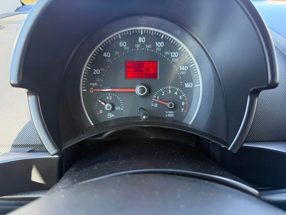 2010 Volkswagen New Beetle - Image 9 of 11
