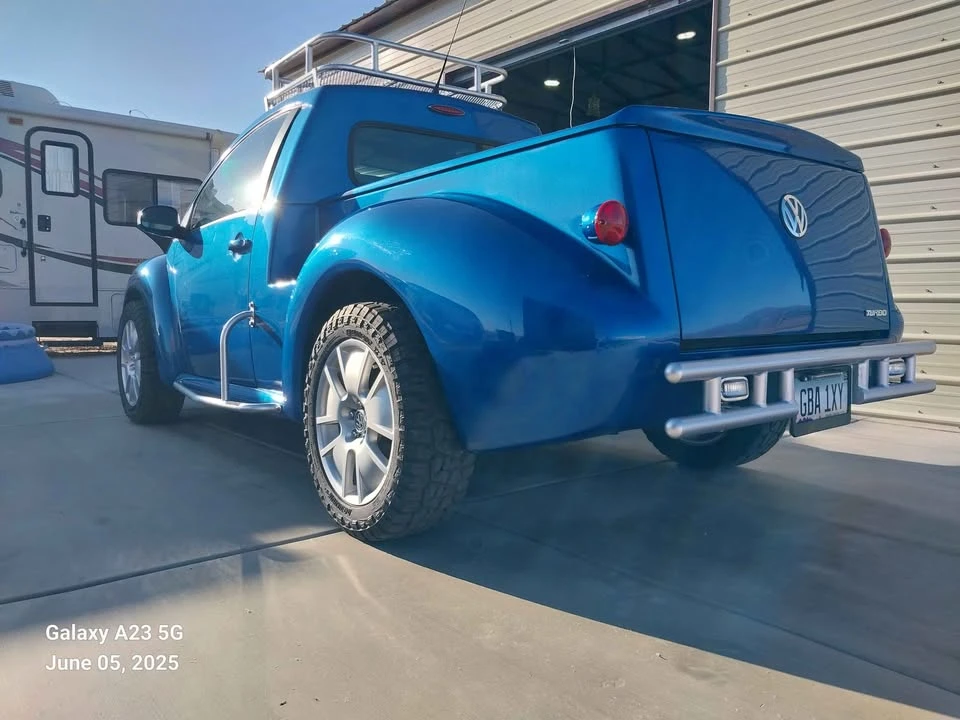 2010 Volkswagen New Beetle - Image 17 of 20
