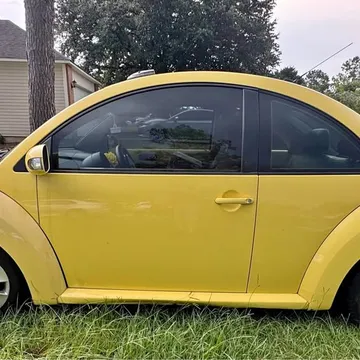 2010 Volkswagen Beetle 2.5L Entry Hatchback 2D