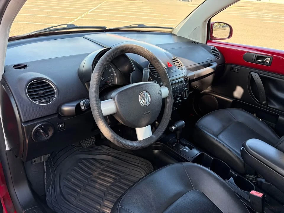 2010 Volkswagen New Beetle - Image 17 of 20