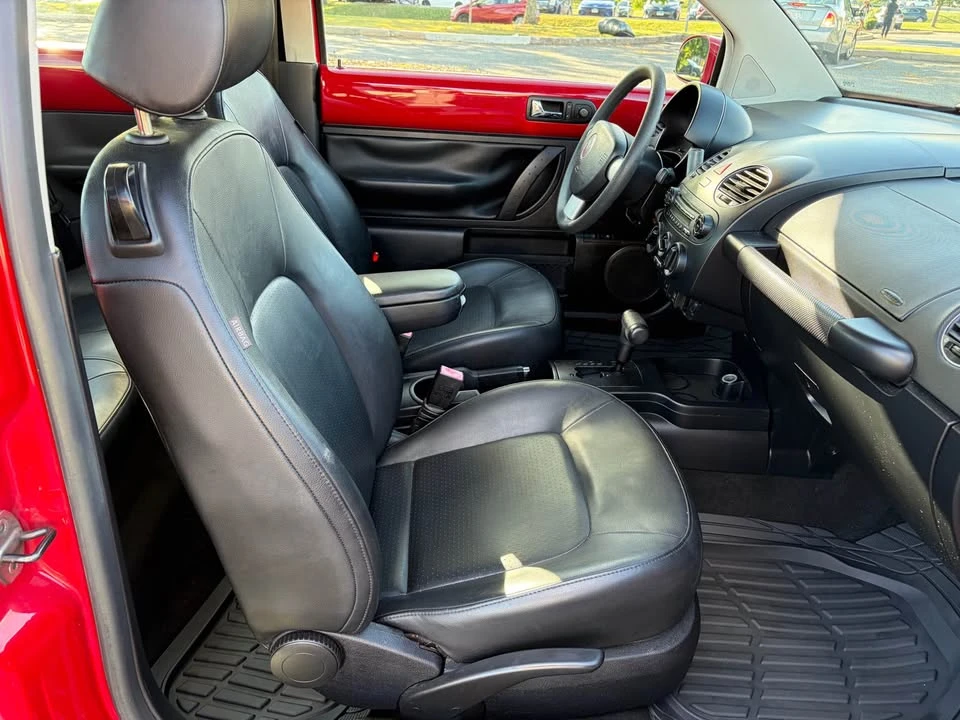 2010 Volkswagen New Beetle - Image 14 of 20